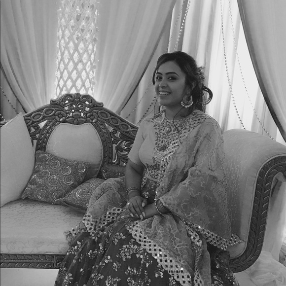 Meet your Posher, Shaina - Picture 2 of 9